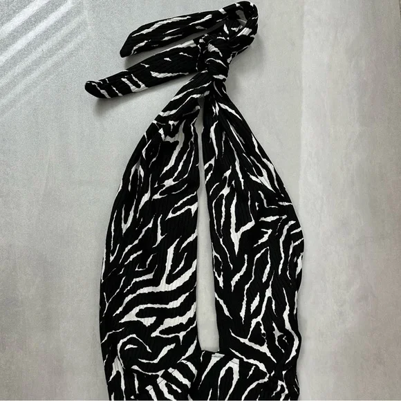 Tie Neck Zebra Print Halter Top - Picture 6 of 10